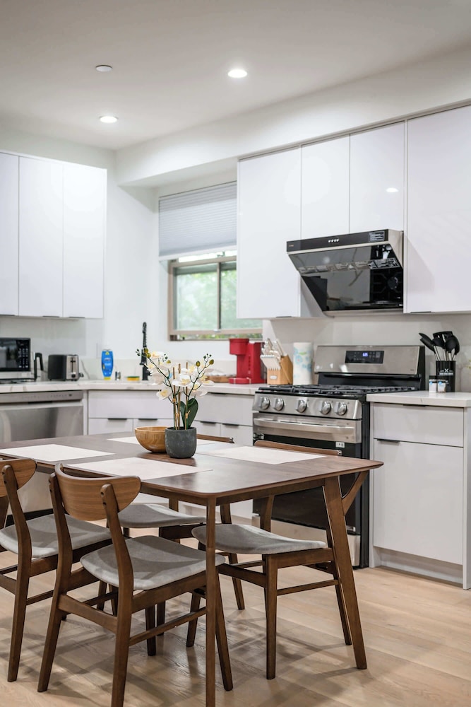 Not Affected by the Fire/modern 5BR Home With Parking, Near LA Attractions #4