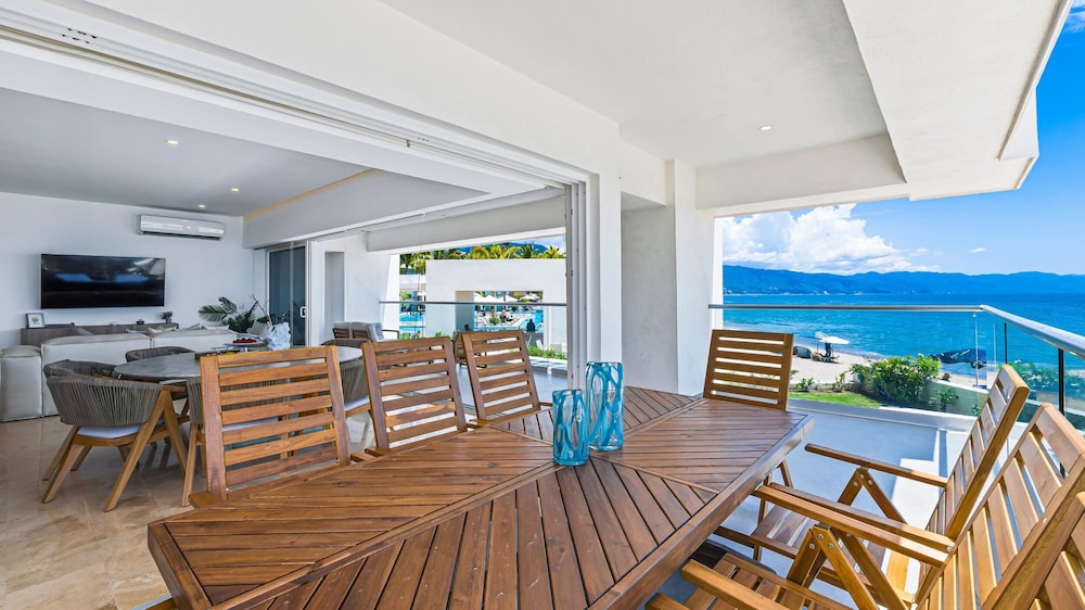 3BR with Private Pool on the Ocean