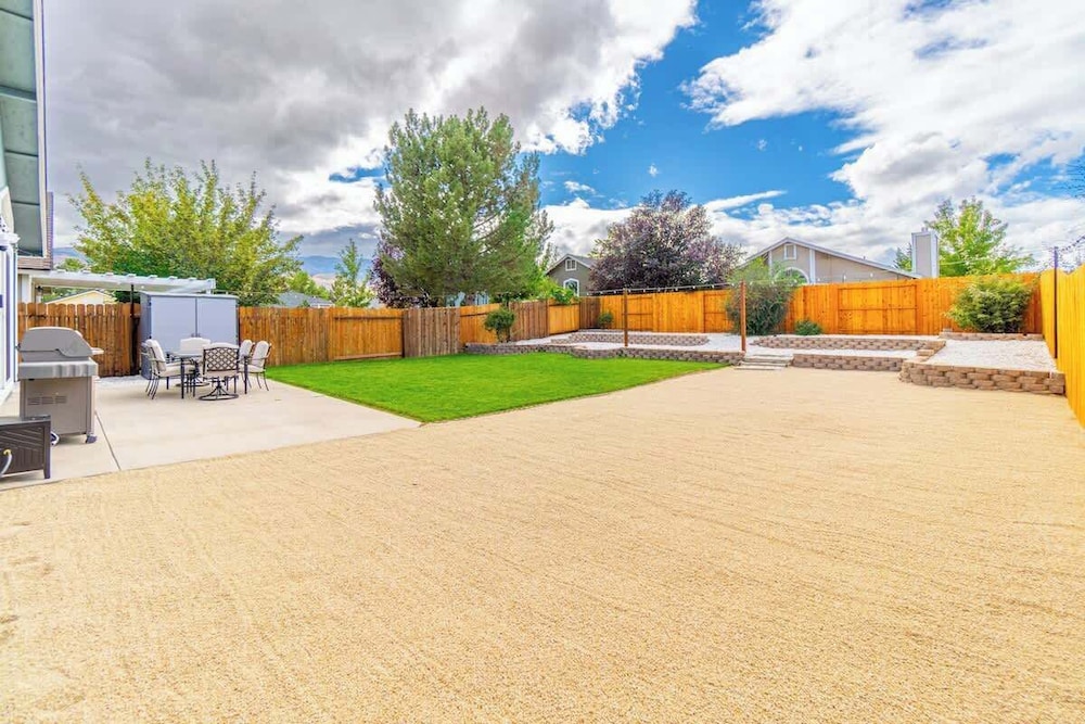 Modern Western Retreat Pet-friendly 4bed/2bath