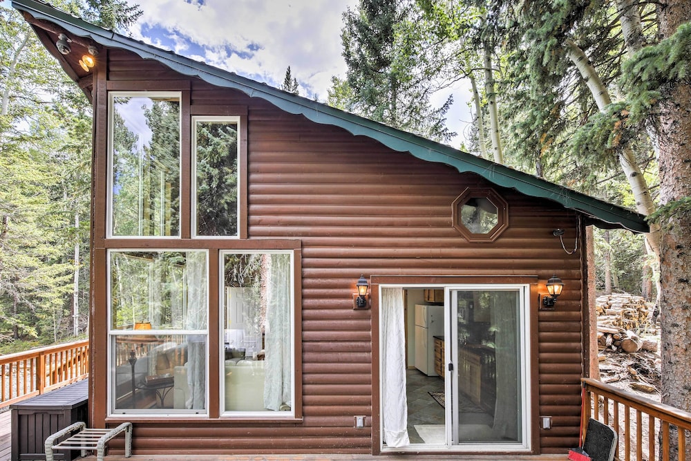 Idaho Springs Cabin w/ Hot Tub on Half Acre!