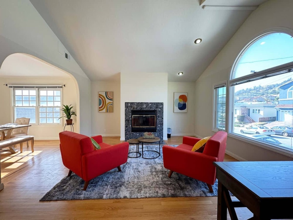South SF Spacious Entire Unit With 3brs 3bth on 2F