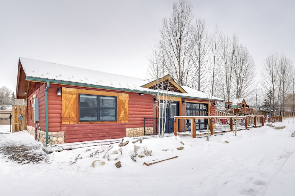 Modern Granby Retreat: Fish, Hike & Relax!
