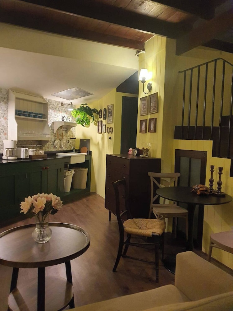 Homey Home UP Themed Near MRT Samyot