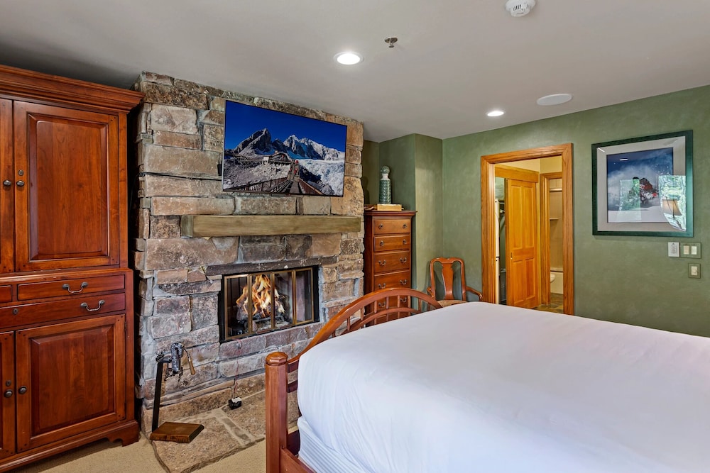 La Maconnerie at Deer Valley Resort - Four Bedroom Condo with Hot Tub #3 4 Condo
