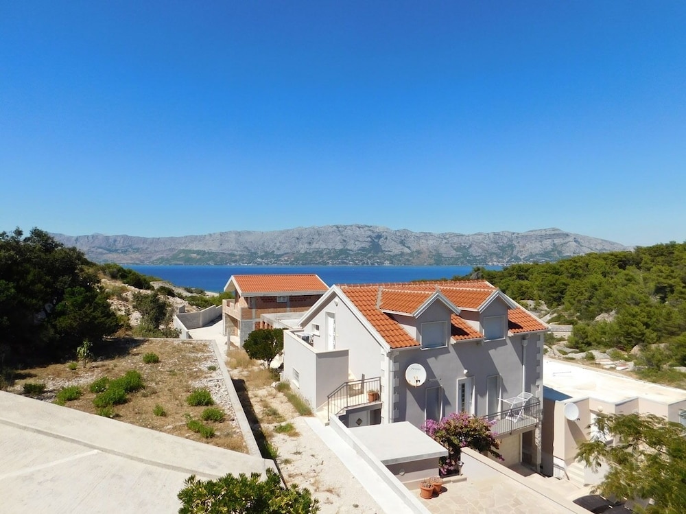 Coloured - Apartments on Island - A4 - Bijeli : view 2