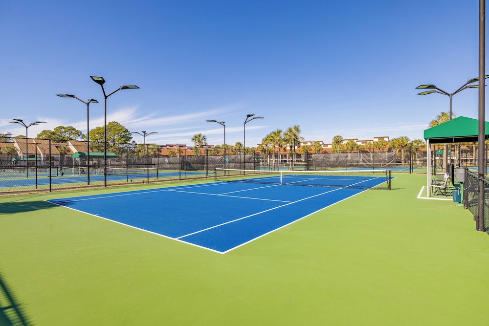 2BR Condo in Edgewater Resort With Golf, Tennis, Pools & Free Tram Service!