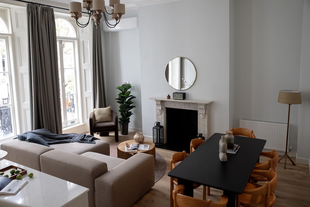 Gulaid House Knightsbridge by Bob W London