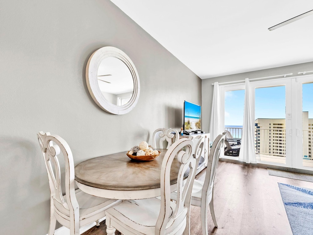 Laketown Wharf 906