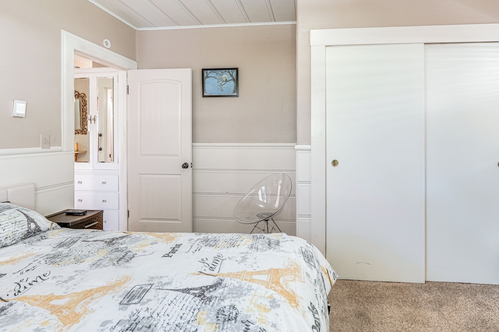 Miracle Mile Stay: Classic Stockton Home w/ Yard!