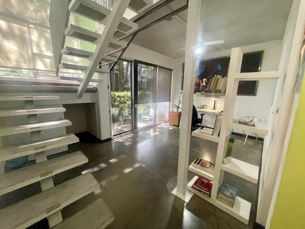 Beautiful Spacious Loft 2 Bedrooms 2 Full Baths 2 car Garage in Downtown