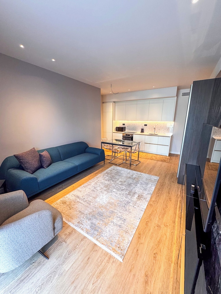 Qumi Porto Suites