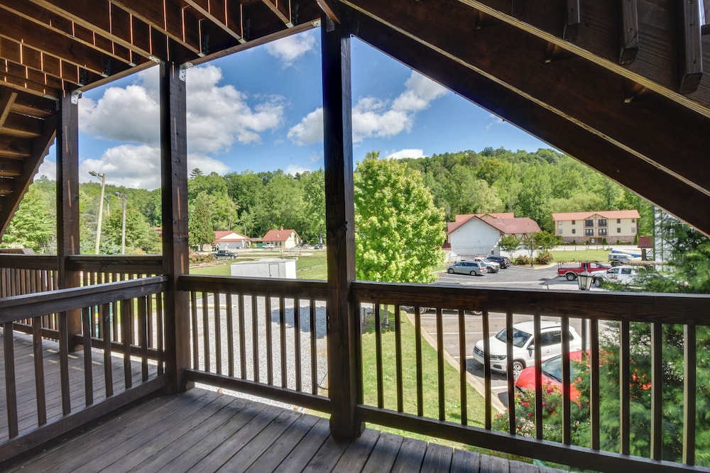 Walk to Shops & Dining: Downtown Condo in Helen