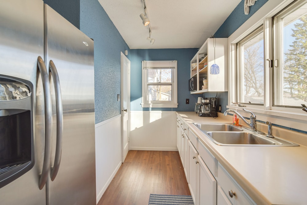 Pet-friendly Cabin on Star Lake: Fire Pit & Grill!