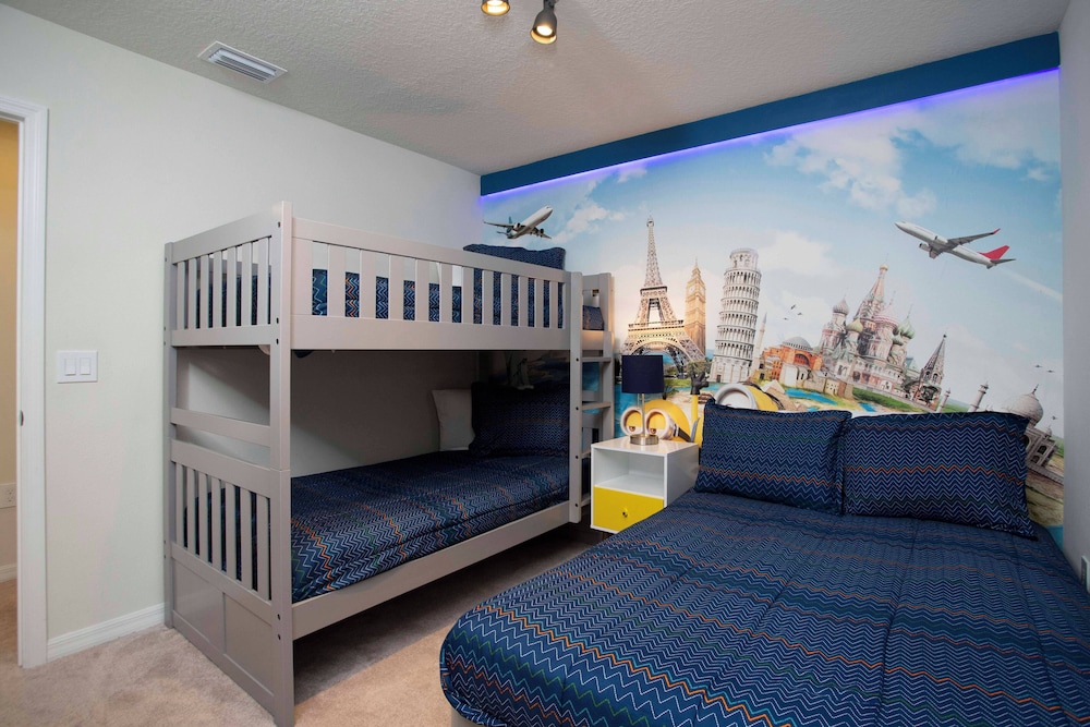 Gorgeous Themed Townhome at Windsor at Westside WW8915 view 2