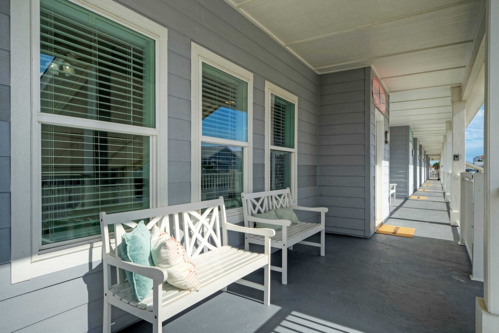 9 Costa Bahia Condos Sleeps 48 + Pool Minutes to the Beach