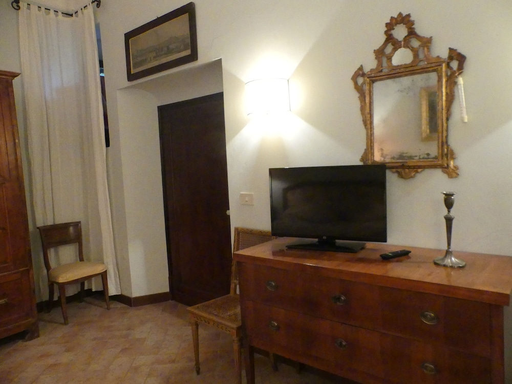 Elegante Appartamento in Villa con Piscina view 3