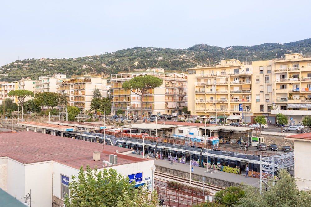 Family Home With Terrace & View In Sorrento Center