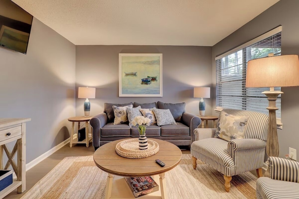 Spacious 3BR Hilton Head Getaway + Pool Access