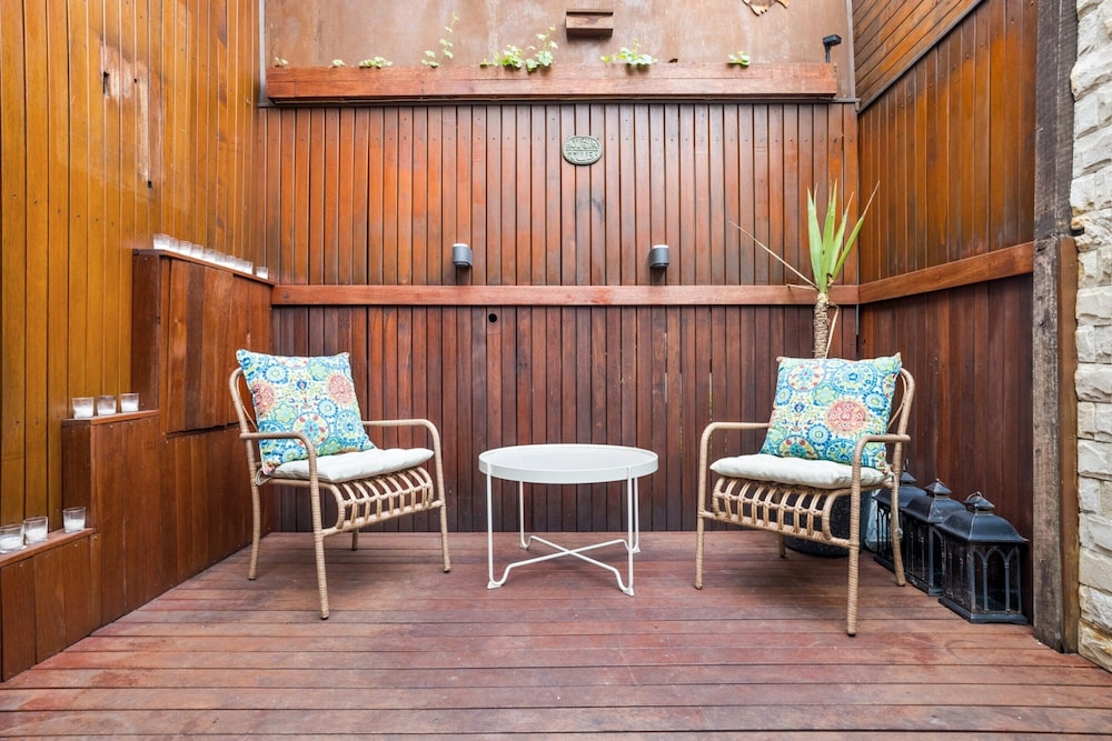 Unique 2- Storey Victorian Terrace Near Errol St