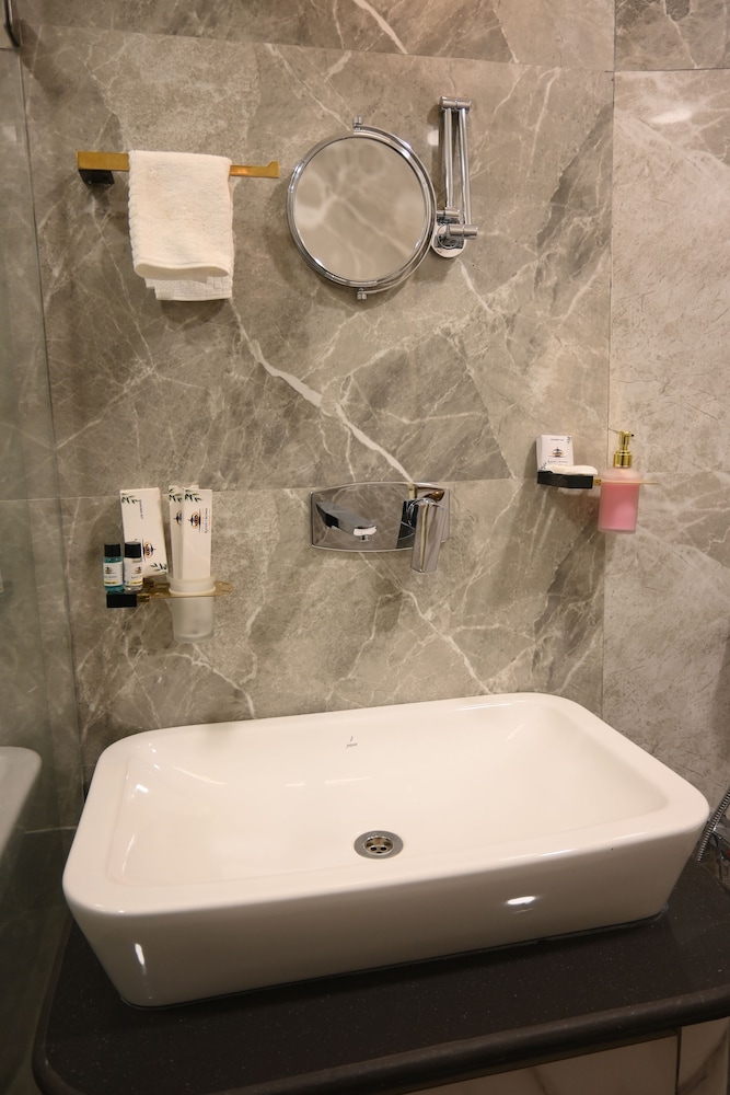 Hotel Kashi Crown