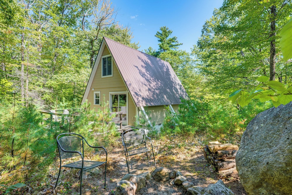Walk to Beach & Playground: Charming Madison Cabin