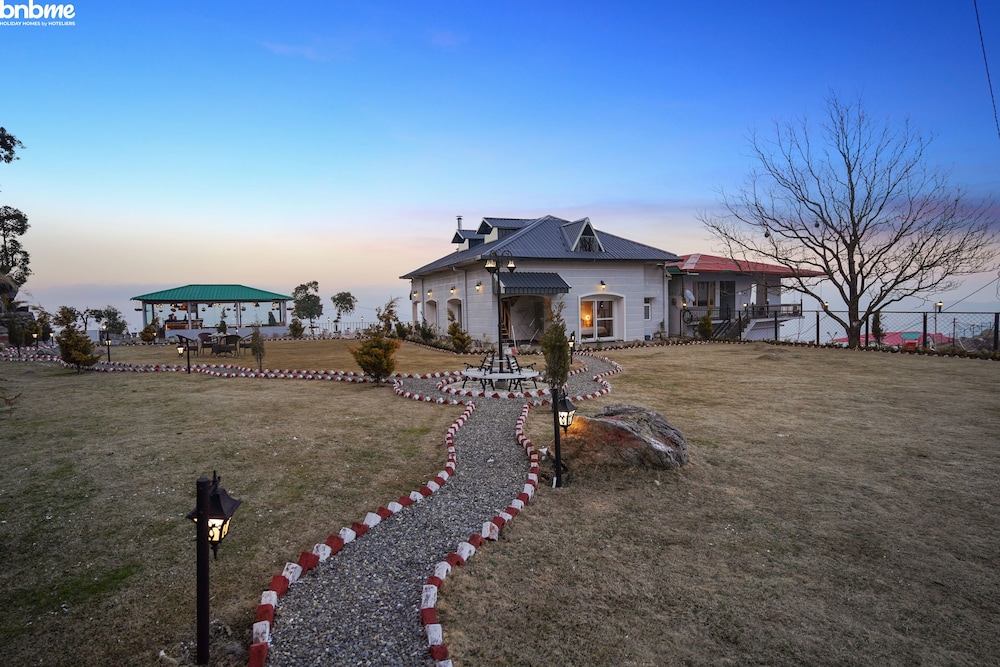 3B-Barefoot-01 by bnbmehomes view 3