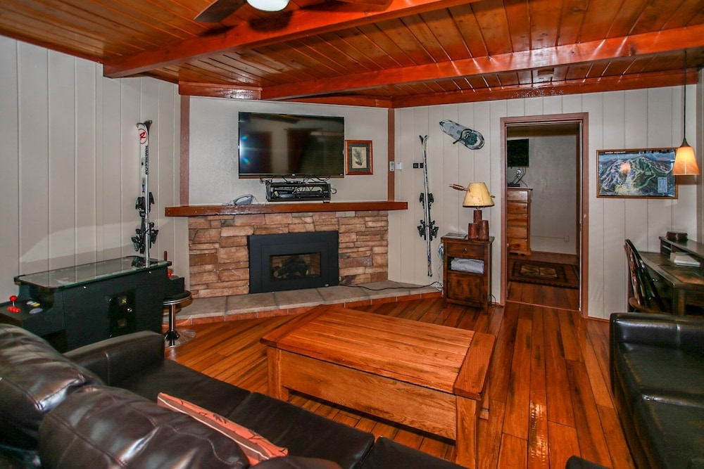 Bear Mountain Escape 2 Bedroom Apts by RedAwning