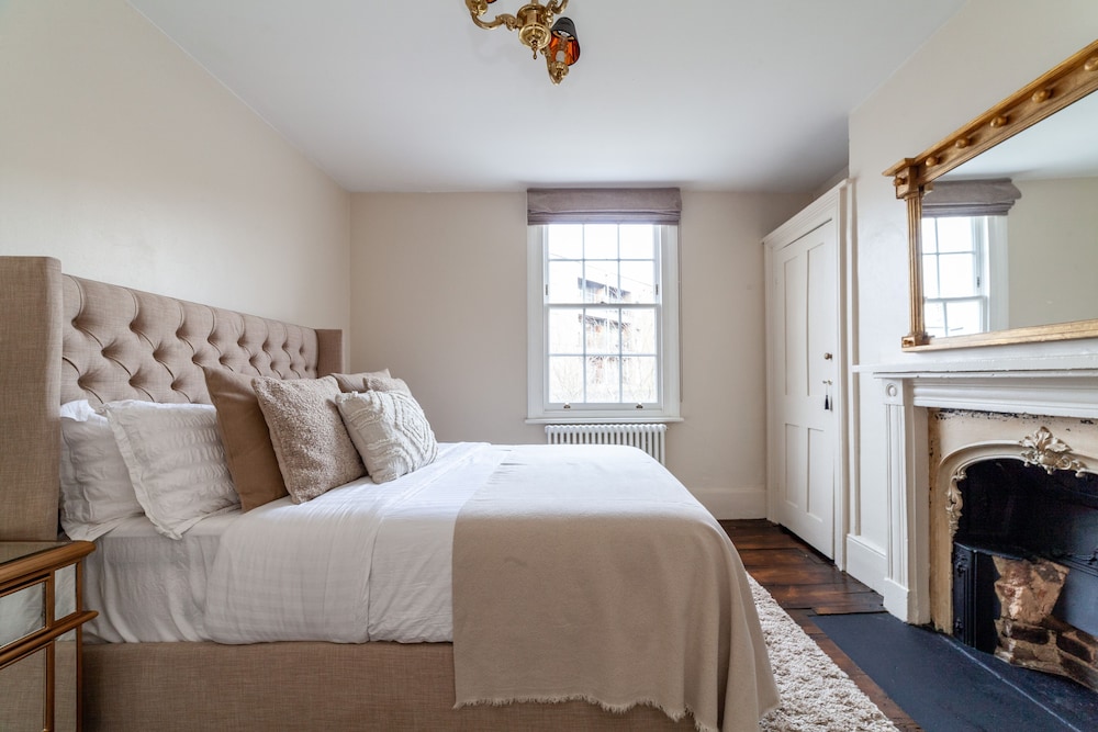 Modern & Stylish House in Deptford