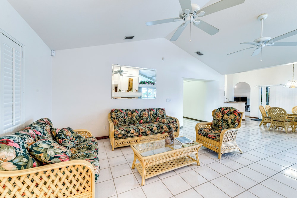 Canal-front Gem w/ Private Dock in Port Charlotte!