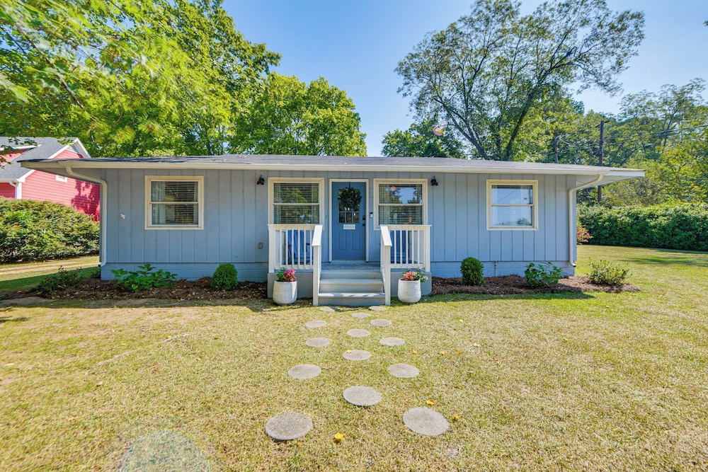 Walk to Dtwn Pine Mountain! 'evergreen Cottage'