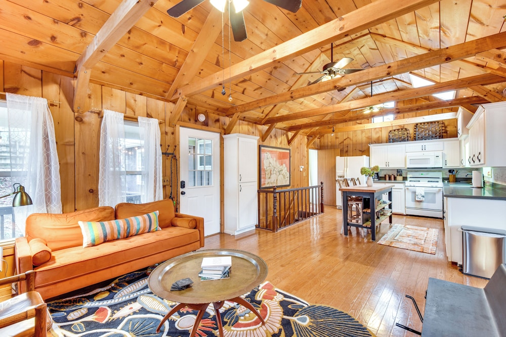 1 Mi to Beach: Lake Rabun Home w/ Carriage House