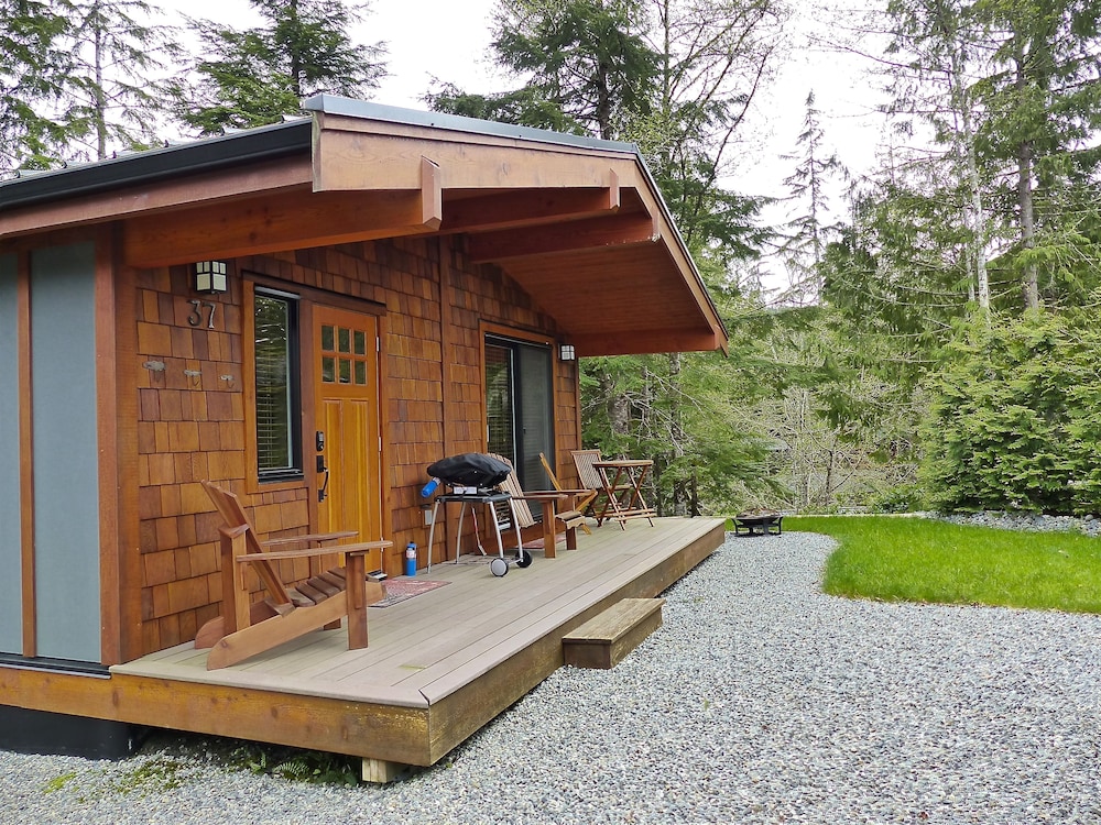 Handsome Dan's Port Renfrew