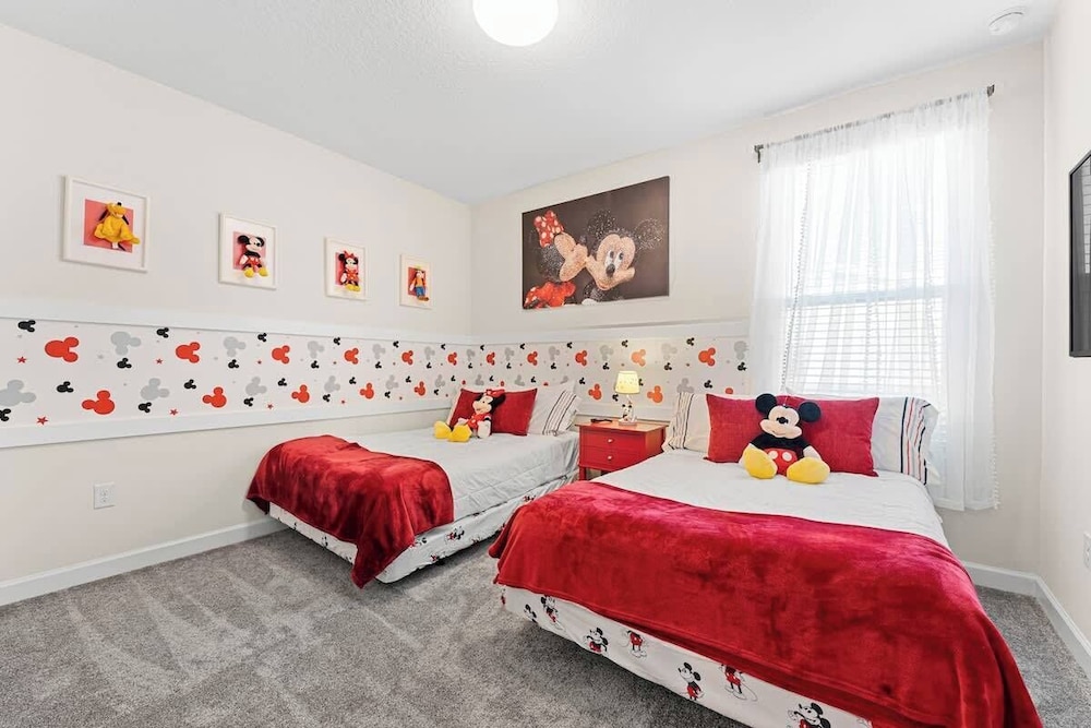Sophisticated 6BR at Storey Lake