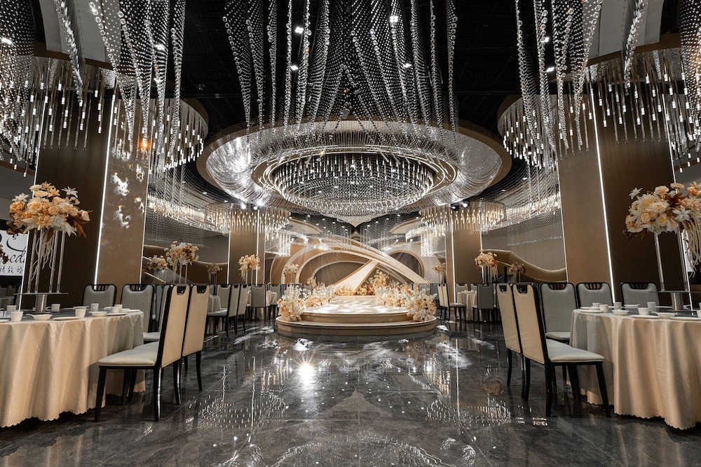 HIGH-TECH NEW YUET INTERNATIONAL HOTEL