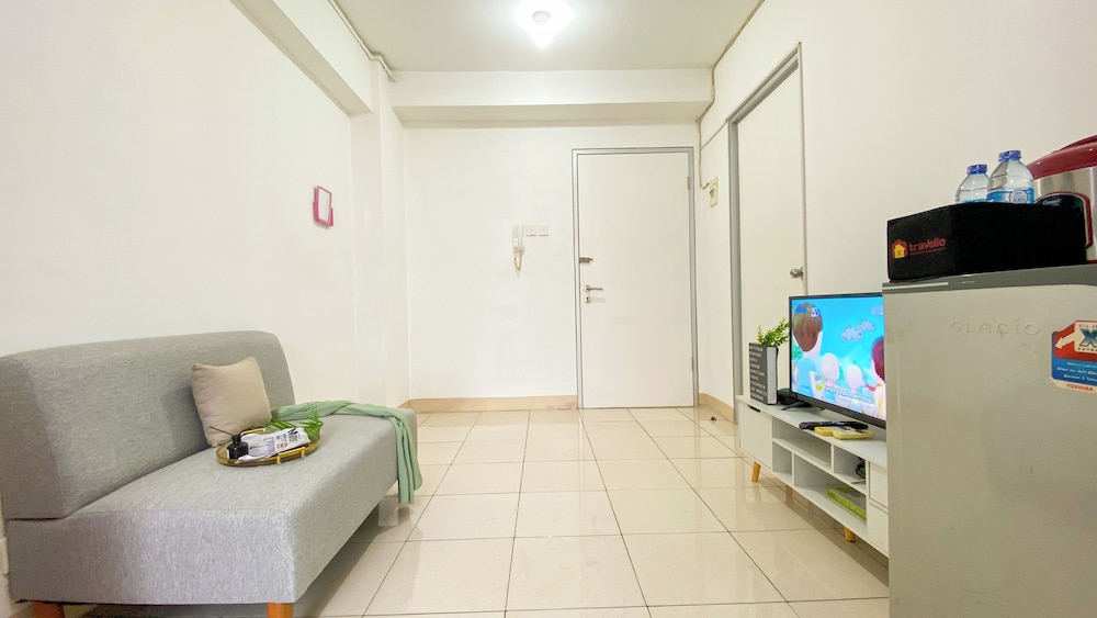 Homey And Modern 2Br At Green Bay Pluit Apartment