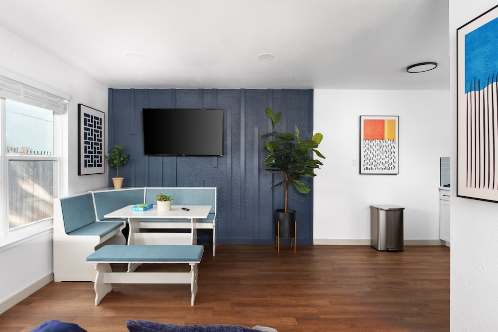 Posh & Serene 2BR w Private Patio