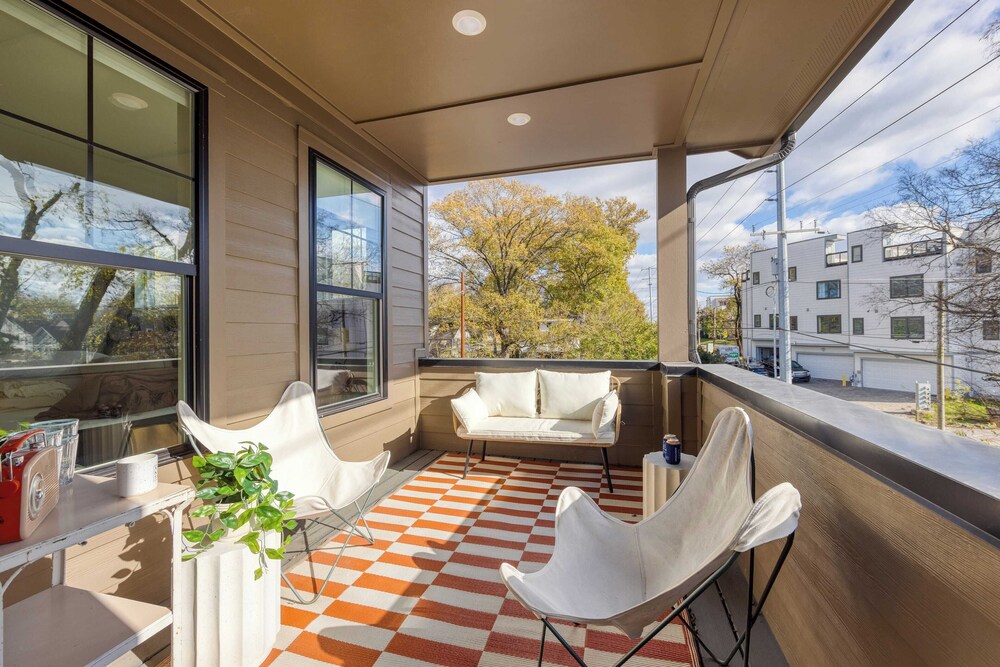 Sleeps 24! 3 Modern 4bdr Townhomes w/ Covered Patios Nashville Group Retreat
