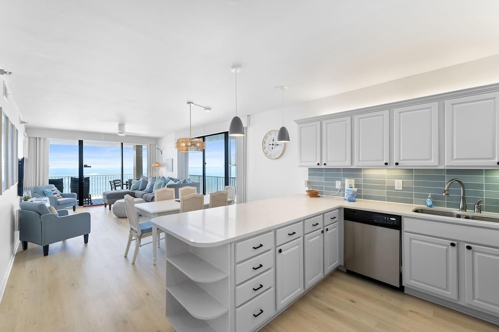 Romar Place 806