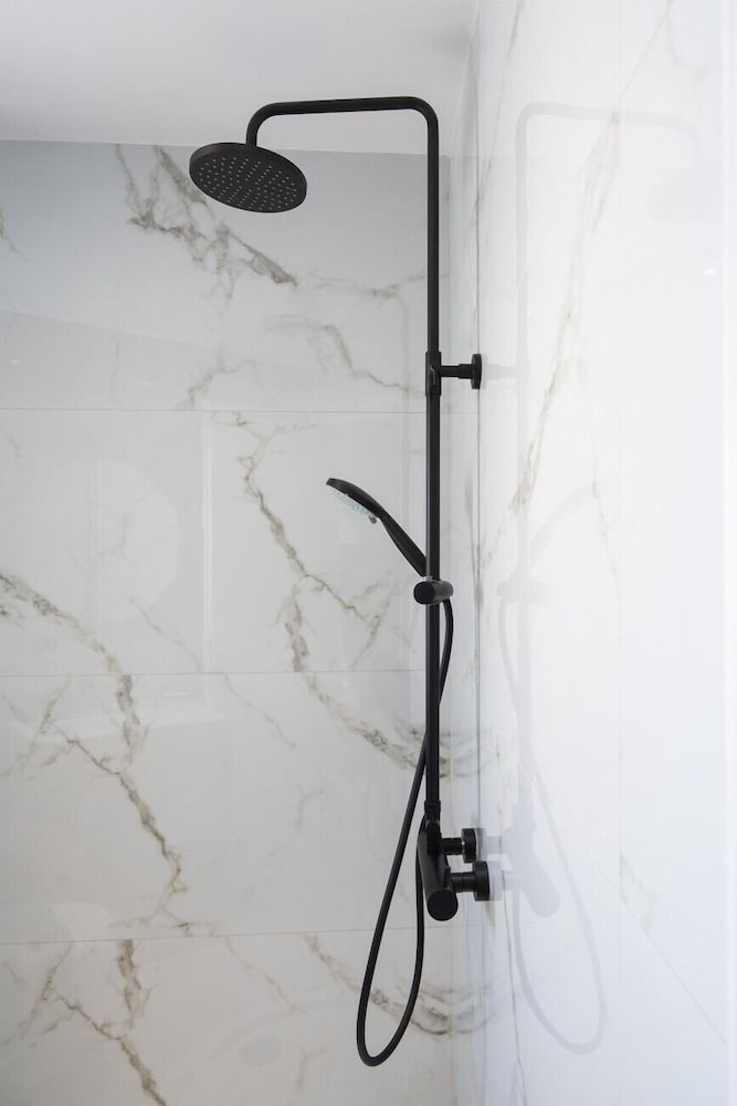 LIV - Modern Studio Apartment S8-4a