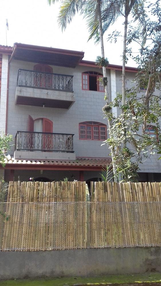 Hotel Castelinho Guest House - Image 1