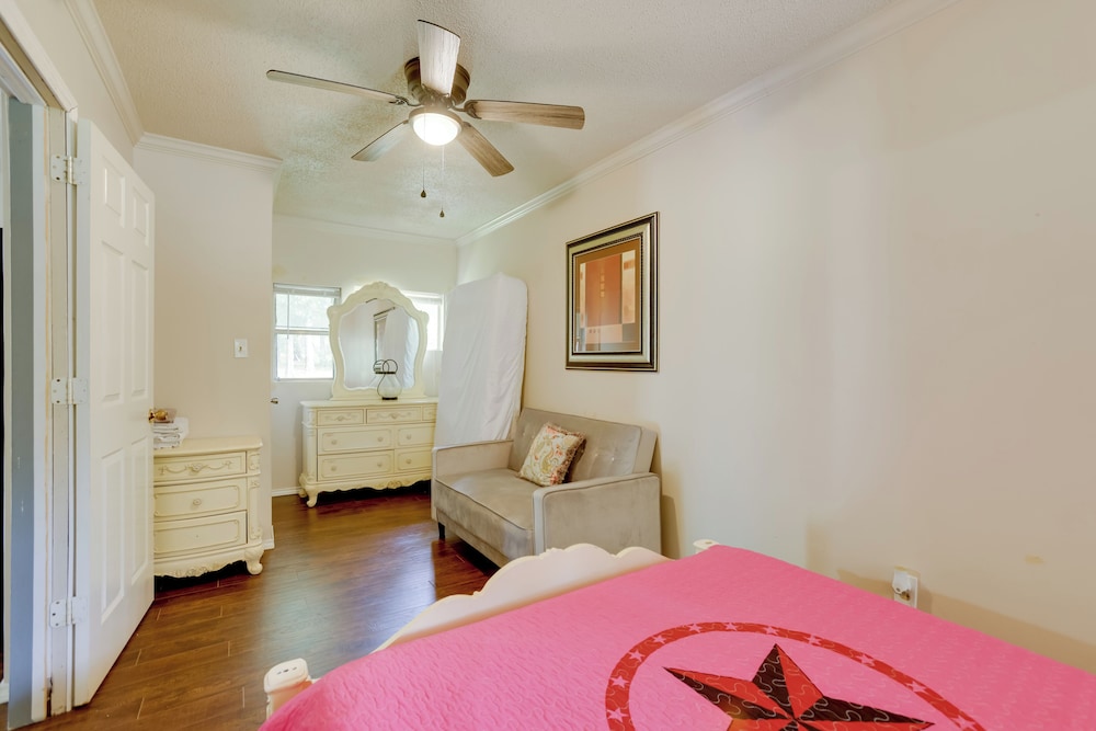 Bike & Hike On-site: Inviting Cleveland Retreat!
