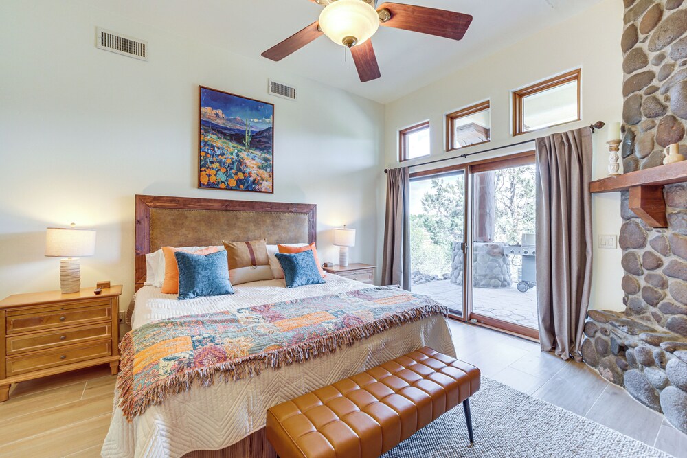 Hot Tub & Red Rock Views: Secluded Sedona Escape!