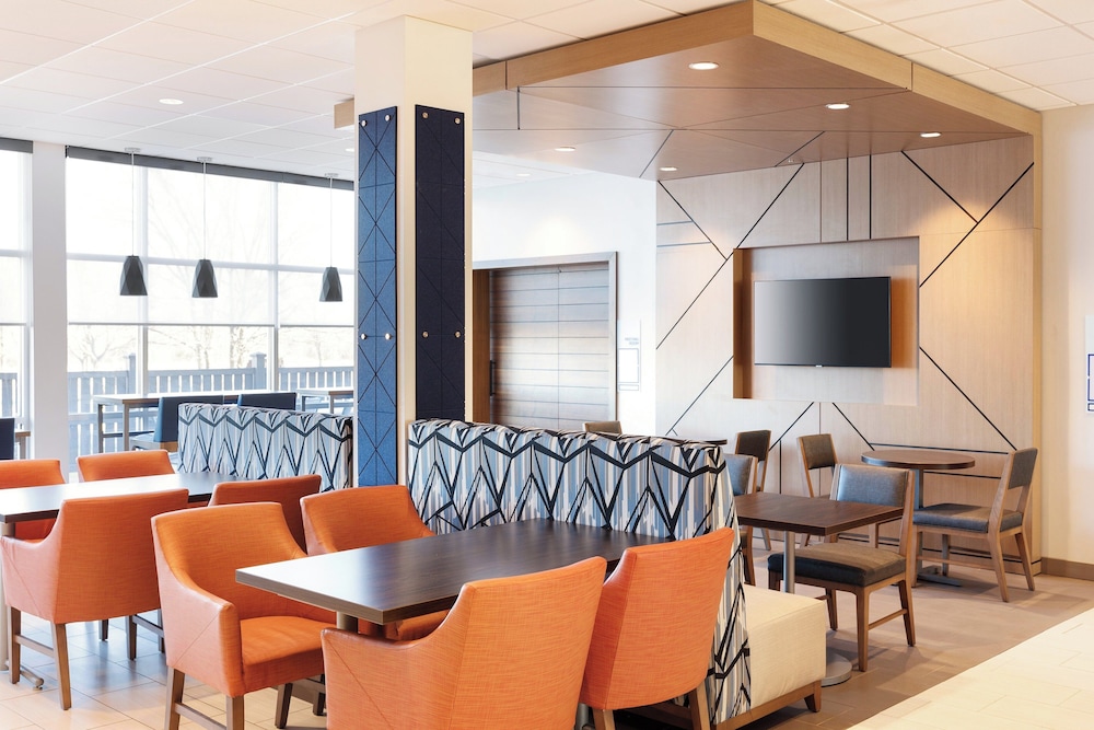 Holiday Inn Express & Suites Clarksville North by IHG