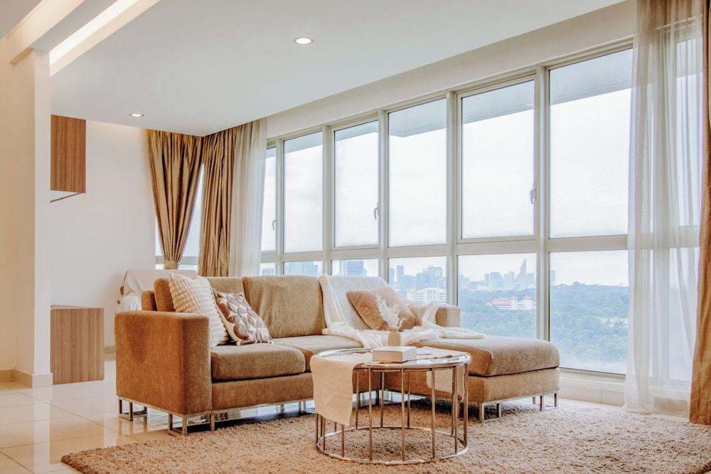 NaiBnB @ Regalia Residence
