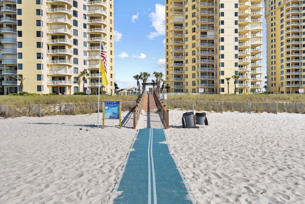 Beach Colony W7C - Covered Parking Included