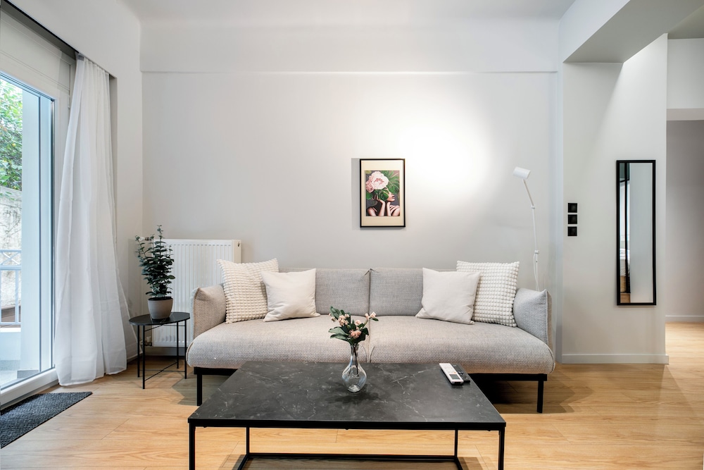 Lyndon Deluxe Studio Athens Escape