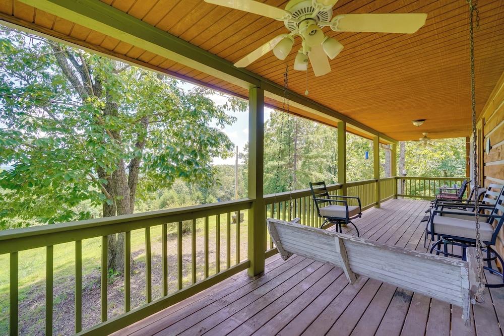 Lake & Mountain Views: Rockwood Cabin on 8 Acres