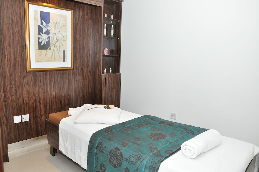Abu Dhabi Vacations - Phoenix Plaza Hotel Apartments - Property Image 23