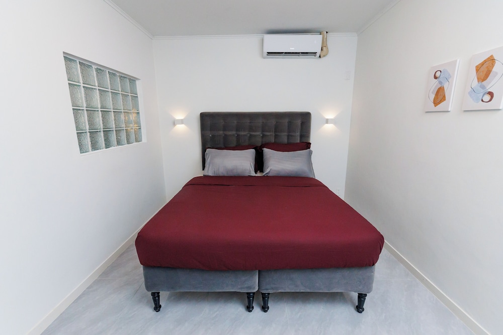 Las Palmeras Apartments