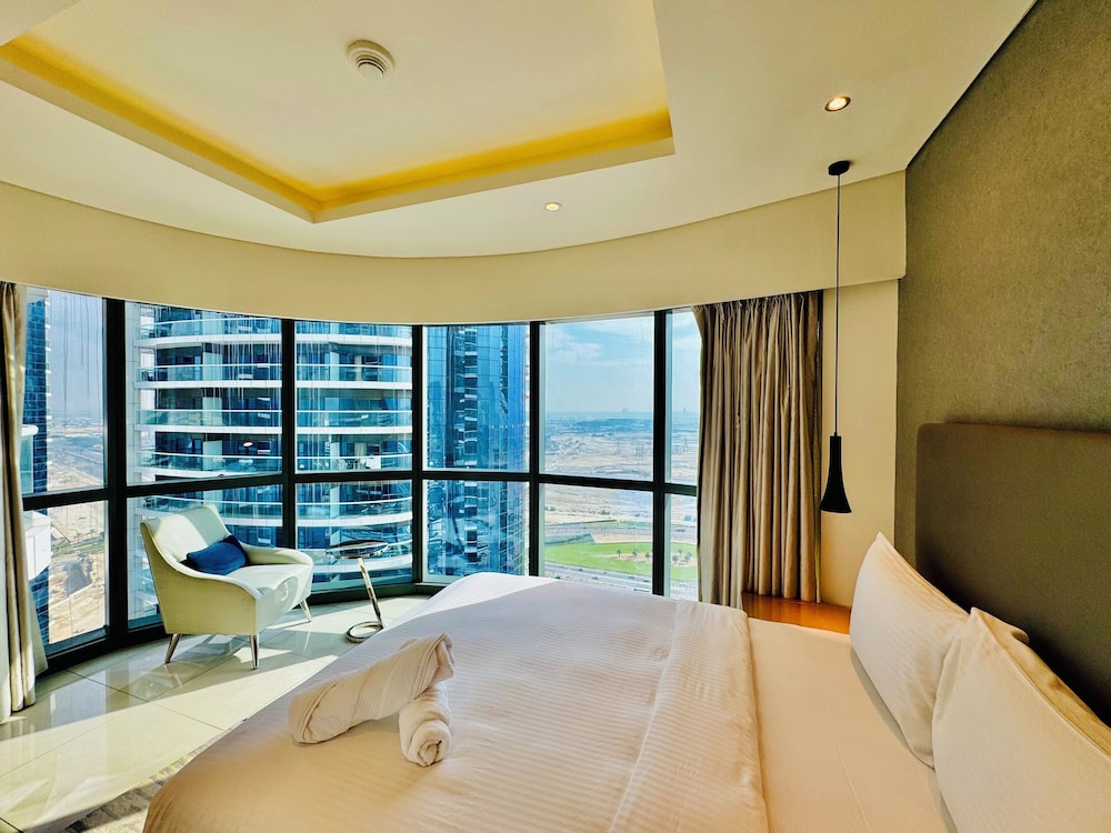 Venduras Cozy 3BR at Damac Tower